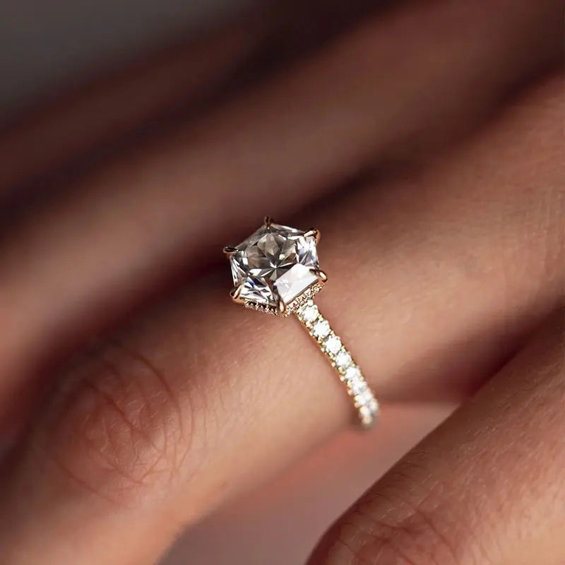 Greta - Hexagonal cut Moissanite 2.5 Ct