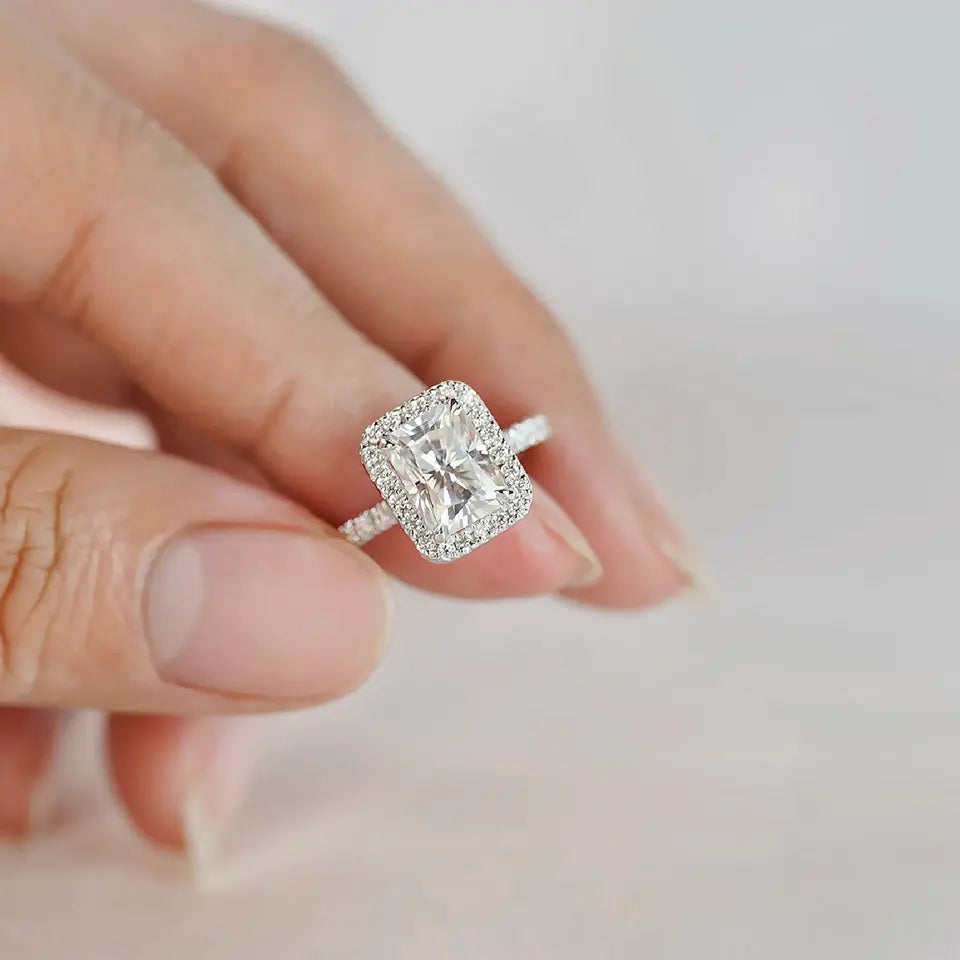 Elise -  Modern Radiant Cut Moissanite 2ct